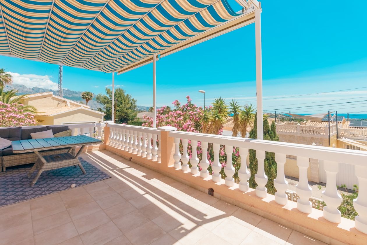 Spectacular villa for sale in La NUCIA with sea views