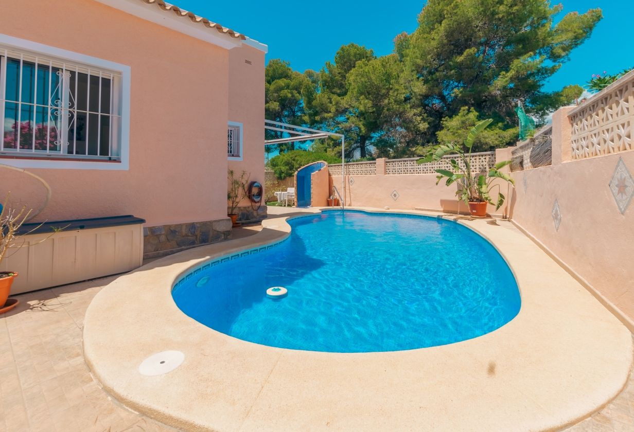 Villa spectaculaire à vendre à La NUCIA avec vue sur la mer